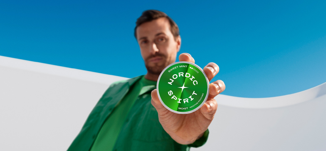 Nicotine Pouches vs Vapes: How Do They Compare?