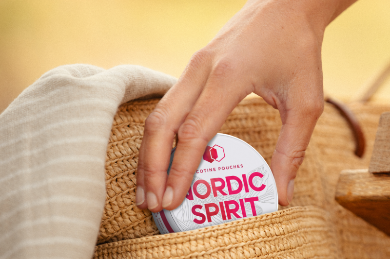 Nicotine Pouches vs Vapes: How Do They Compare?